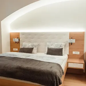 Operna Klet Hotel Lublana